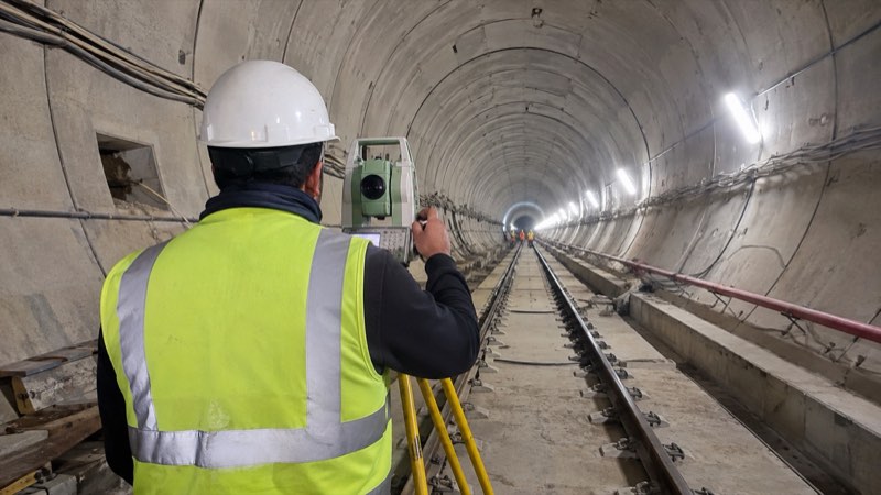 Trabajo de topografía de precisión con estación total
